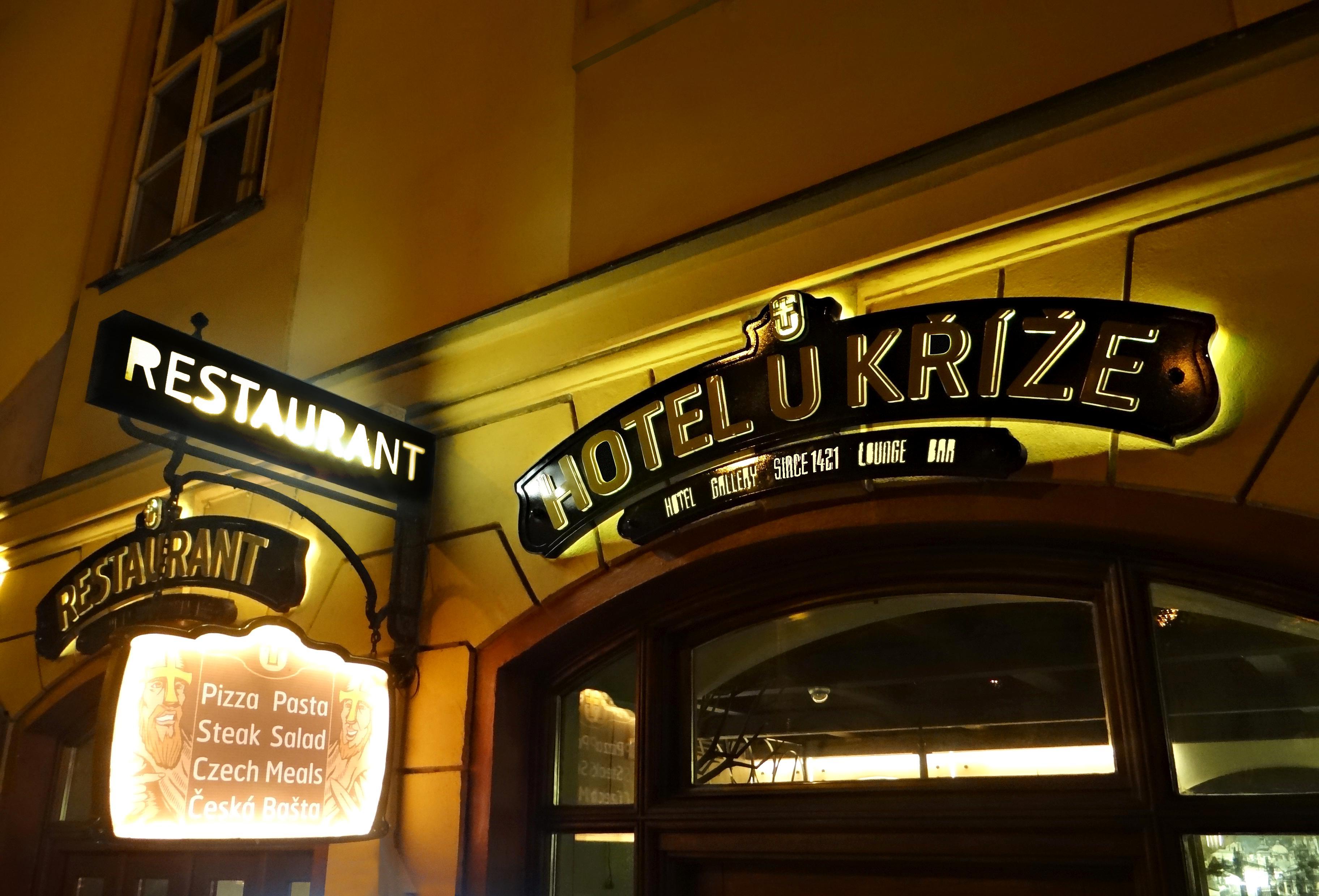 Hotel U Krize Прага Екстериор снимка