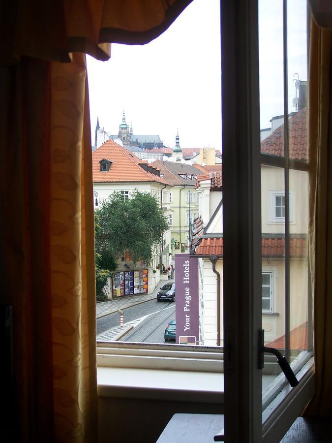 Hotel U Krize Прага Екстериор снимка